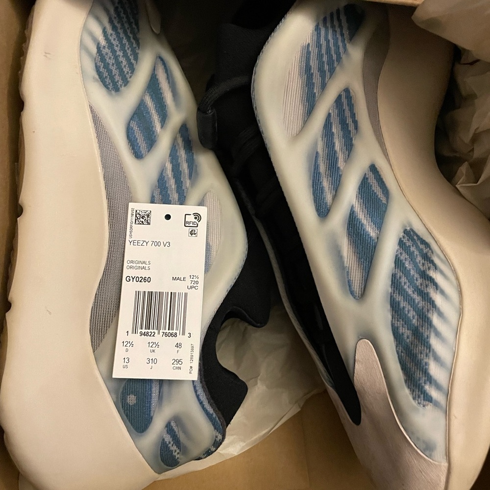 Yeezy 700V3